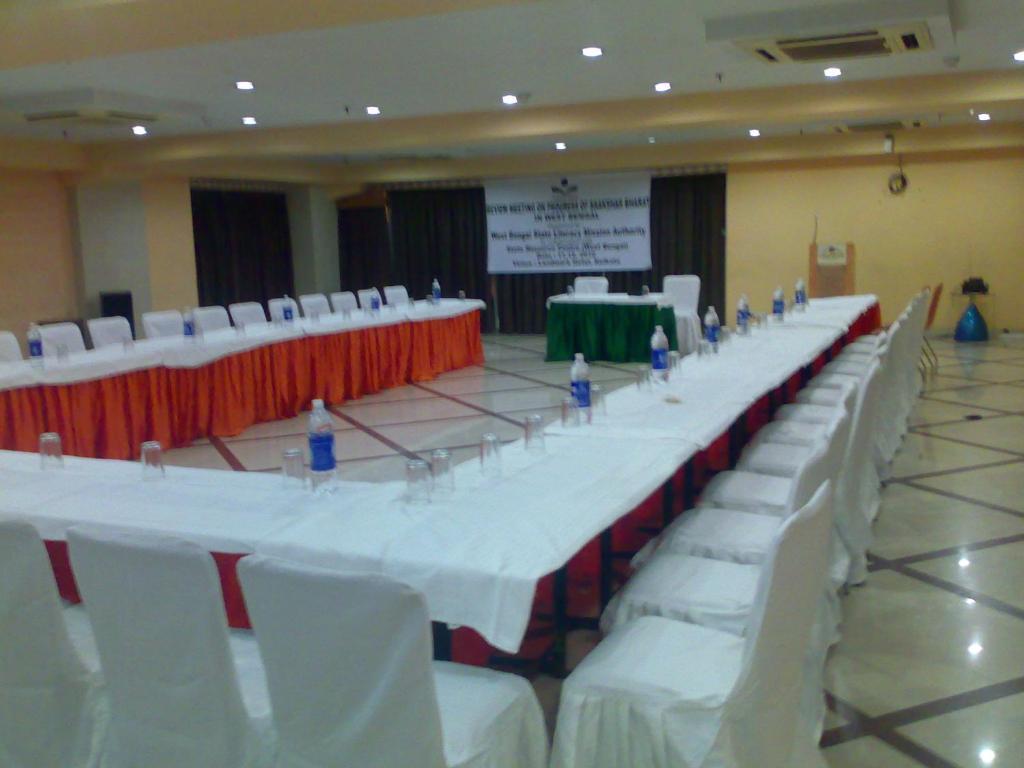 Landmark Hotel Calcutta Buitenkant foto